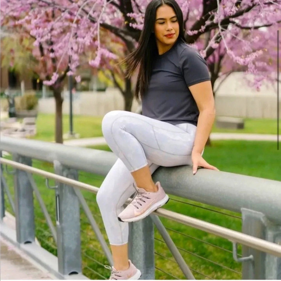 ZYIA Silver Camo Metallic holographic unicorn Hi-Rise crop
Leggings plus size 20 - Picture 5 of 12